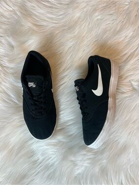 Nike SB Kids Black & White Canvas Sneaker Size 3Y